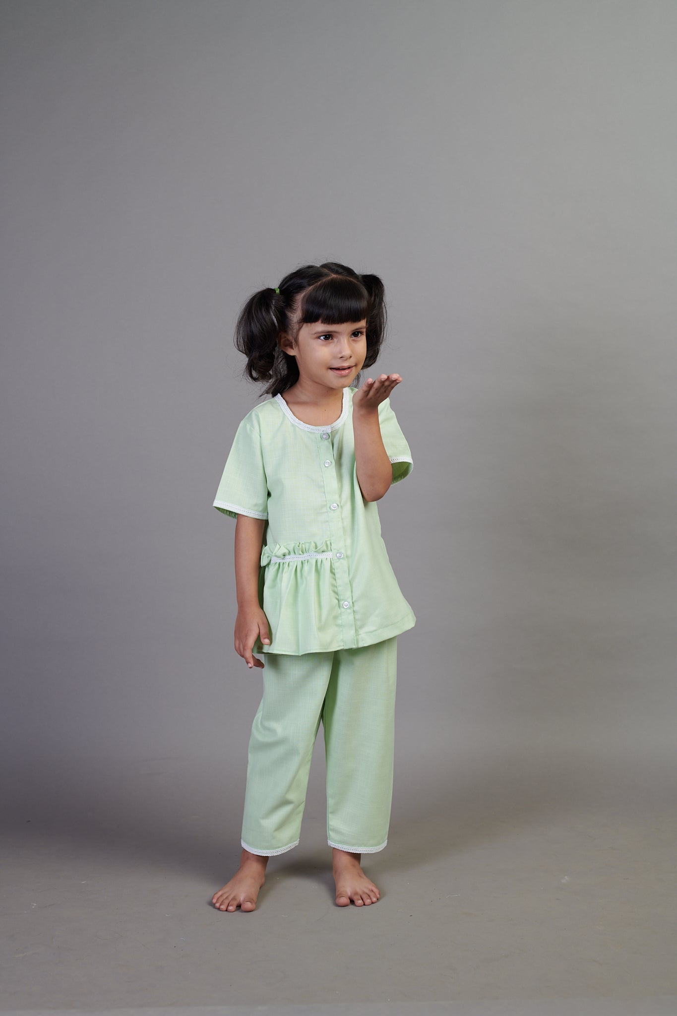 Side frill Nightsuit